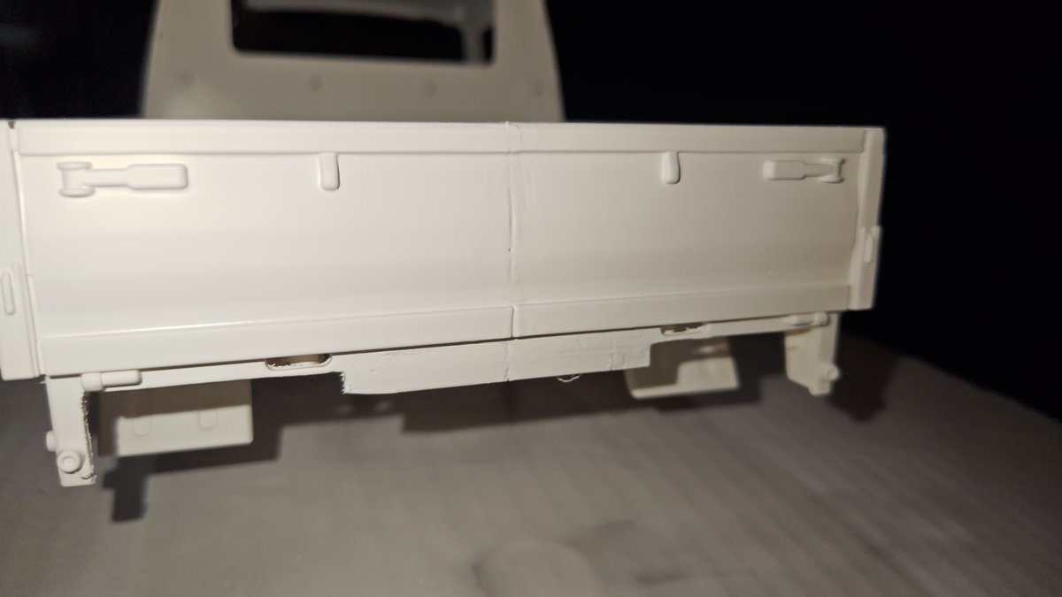 TREKCAPWORKSR's tweet photo. 削り忘れてサフしちゃった合わせ目
削り→プラリペアパテ→削り→サフ→乾燥
→巣穴埋め→サフ→乾燥
ここまで来た
あとは乾いたら
全体研いで色を塗装かな
#WPLJAPAN
#RAYWOOD
#C74
#リトルRC
#SJ40T
#ジムトラ https://t.co/nfhivNwAQk