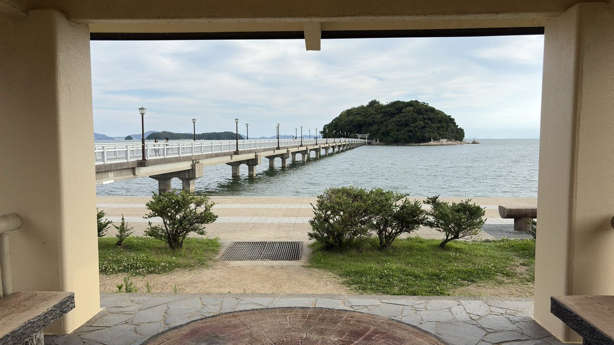 iroha0730's tweet photo. 愛知県蒲郡市の八百富神社に行ってきました。
運動不足の自分には階段がしんどかったし暑かったけどとても良い場所でした。
おみくじ引いたら大大吉が出て、しかも金の御幣まで頂きました。
確率は50分の1、初めて来た場所で1回で出るのはもしかしてスゴい？
なんにせよありがたい。 https://t.co/NTd2GUslvx