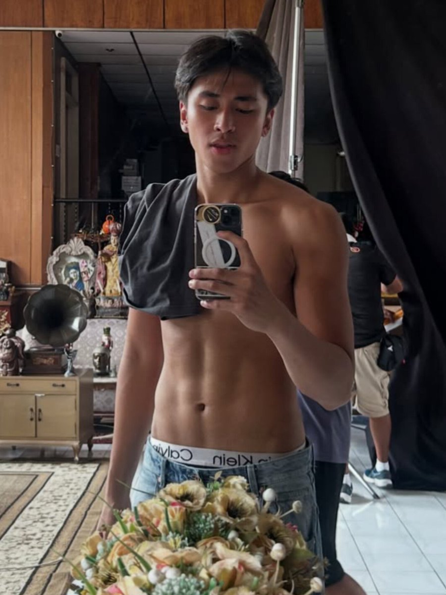 gelograph's tweet photo. AY SANDALI RALPH 🔥 https://t.co/TbfotUPamv
