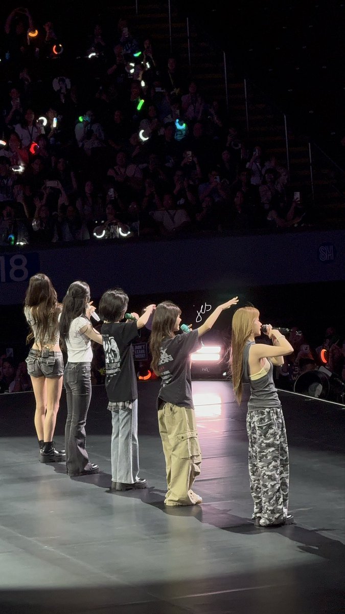 luvhanjeekies_'s tweet photo. miss q na cla, soundcheck palang naman natatapos π
#ITZY #TUNNELVISION_IN_MANILA
#TNVS #ITZY_IN_MANILA https://t.co/iDRWrXRJou