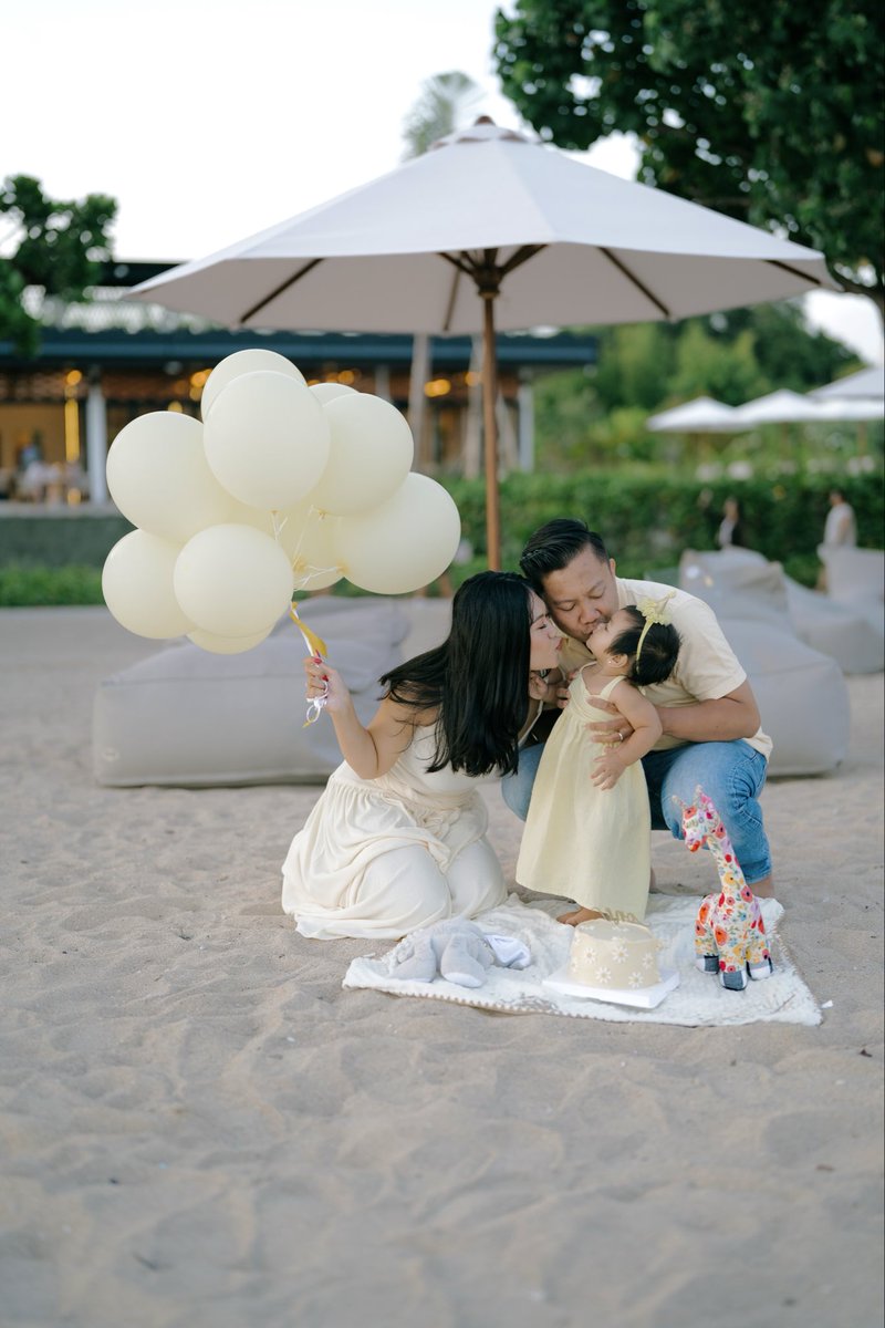tarasssari's tweet photo. Life that Ive always dreamed of. Love you papiii love you my liora🤍 https://t.co/xWZ6ItlL88