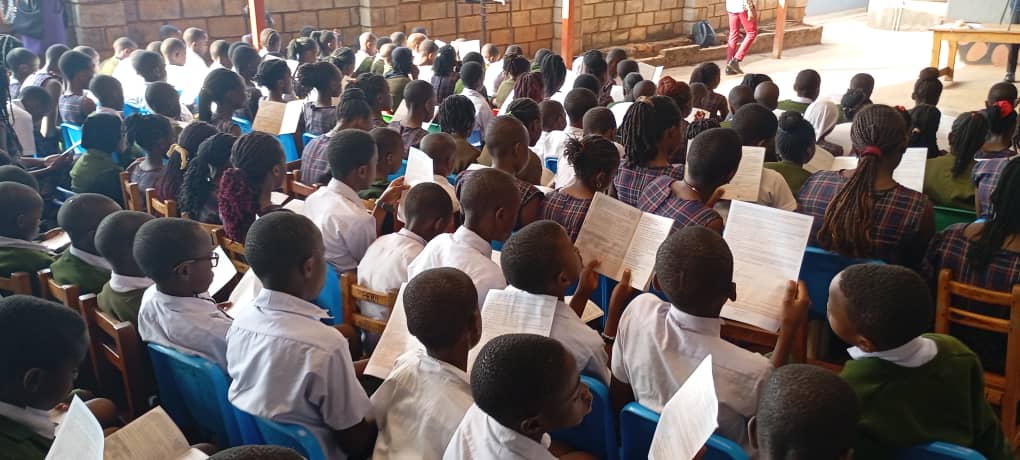Storymoja's tweet photo. Banage guys, Uganda showed in huge numbers. 
Kati, meet the learners of Alpha and Omega from Gangu, Wakiso district along Busabala Rd in Uganda, as they took part in the National Read Aloud 2026.
Eeh, see the what the love of reading can do. 
#nationalreadaloud2026
#kenyareads https://t.co/X4eqWzHQcn