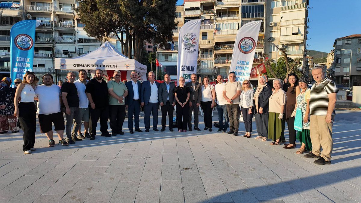 akkadingemlik's tweet photo. Gemlik Kent Vizyonu Derneği ve GEMADER Derneği’nin düzenlemiş olduğu Gemlik Kazanı Aşure İkramına;
İlçe Başkanımız Sn.Mehmet Taşar,İlçe Yöneticilerimiz ve Başkanvekilimiz Hatice Barutçuoğlu katılım sağladı.
Emeği geçen herkes teşekkür ediyoruz.Allah Kabul etsin. https://t.co/1ceu4EyiU7
