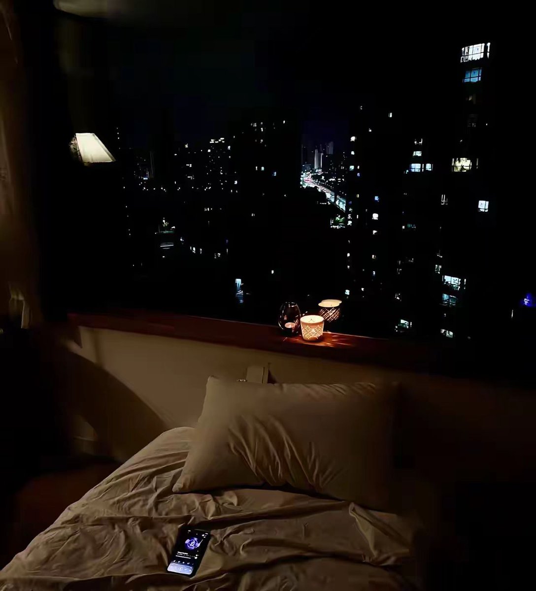 mrblue25de's tweet photo. Cranking up this cozy lo-fi playlist on a rainy Saturday, headphones on, forgetting all deadlines—soundtrack to perfect lazy vibes ， https://t.co/hofGgyRrjk