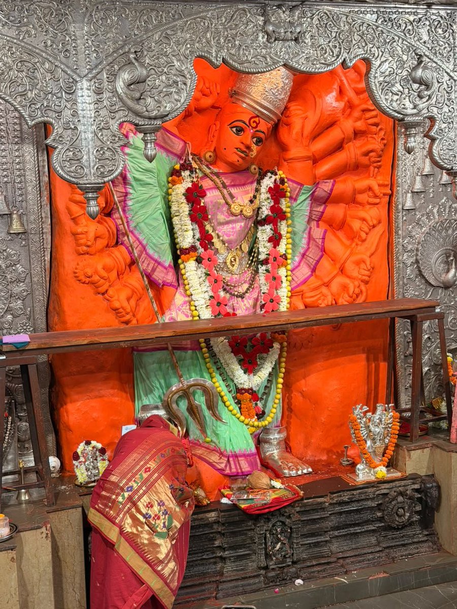 supriya_sule's tweet photo. साडेतीन शक्तिपीठांपैकी एक असलेल्या वणीच्या श्री सप्तश्रृंगी देवीचे दर्शन घेतले.

@BhaskarBhagare https://t.co/CRObma8AhP