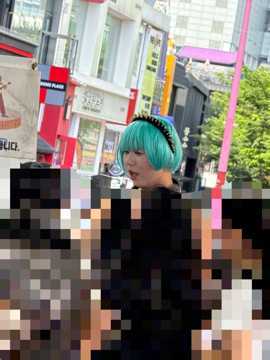 wkstn29's tweet photo. 그리고 오늘
홍대에서 퀸동주봄 https://t.co/mgiKHhuv0t