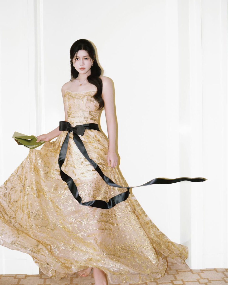 centlookbook's tweet photo. #MichelleChen 陈妍希 in Lumina FW26 for a L’Oréal brand event in Tianjin

Photographed by Fan Yi

#ChenYanxi https://t.co/3d95m5gZgz