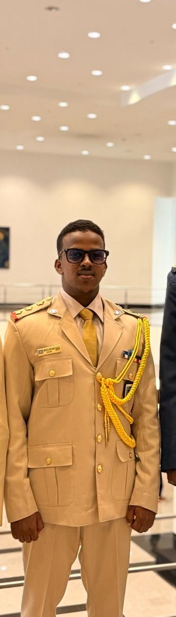 AliKiimko's tweet photo. Waxaan halkaan hambalyo uga dirayaa walaal Captain Cabdullaahi Cabdi Cali oo ka qalin jabiyey  Jaamacadda Turkish National defence ee qaybta Master of staff Collage.
Waxaan Allaah kaaga baryaayaa aqoonta aad baratay in Allaah kaaga dhigo mid aad dalkaaga iyo dadkaaga ugu adeegto https://t.co/M87xzxN2zO