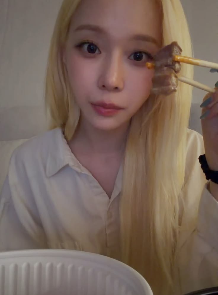 adoremour's tweet photo. ㅤ
Ke rumah mamah dan bertemu mamah itu sama aja non stop nyom nyom 🍴
ㅤ https://t.co/MElXDXGEu1
