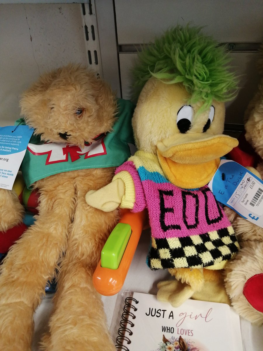 DoktorWatson's tweet photo. This shop is a graveyard for classic '80s &amp; '90s children's TV puppets. #GordonTheGopher #EddTheDuck https://t.co/65qBnssQP5