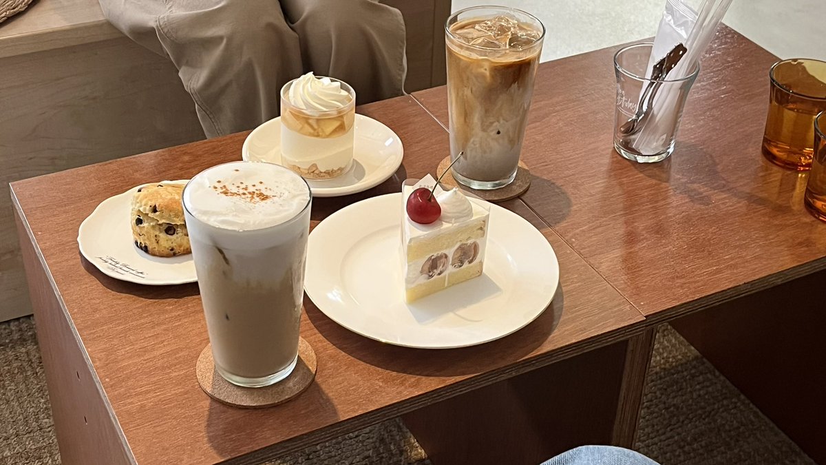 mjdbrrn's tweet photo. ☕️🍒🧊 https://t.co/QNhQ5MIksI