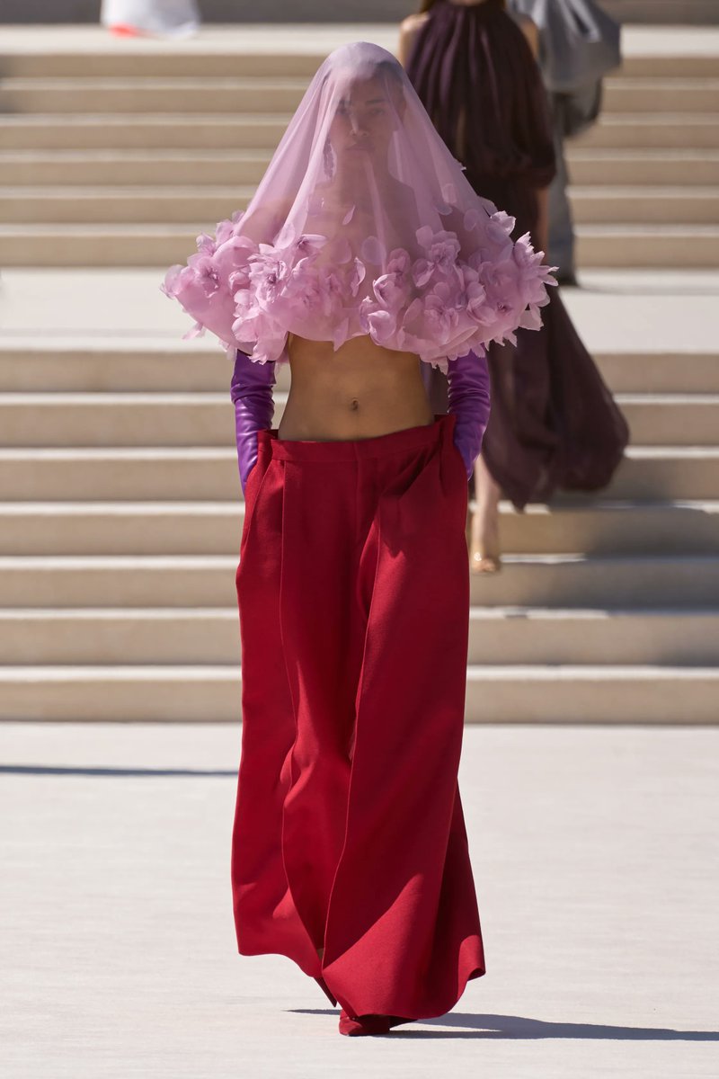 Miki_Trent's tweet photo. Terminada la semana de la Alta Costura de París, mis 4 favoritos fueron:
1.- Balenciaga
2.- Christian Dior
3.- Schiaparelli
4.- Armani Privé https://t.co/JwADpKfNZz