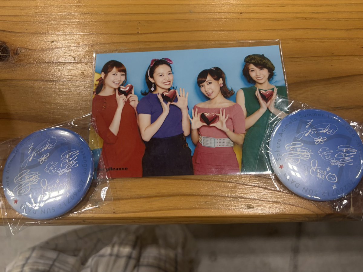 ayuhappypluto's tweet photo. アニサマの思い出
本当に唯ちゃんとか石原ちゃんの衣装可愛すぎたし、ハニカムのイントロ流れた瞬間ぎゃぁぁって声出たし、小野さんのダンスメドレー全力で踊ったり、トラセ可愛かったし、GRANRODEOさんのメドレーエモすぎたし、あと！このみんの1曲目最近聴いてて生で聴けたの最高でした！！ https://t.co/jjMBlTgtFY