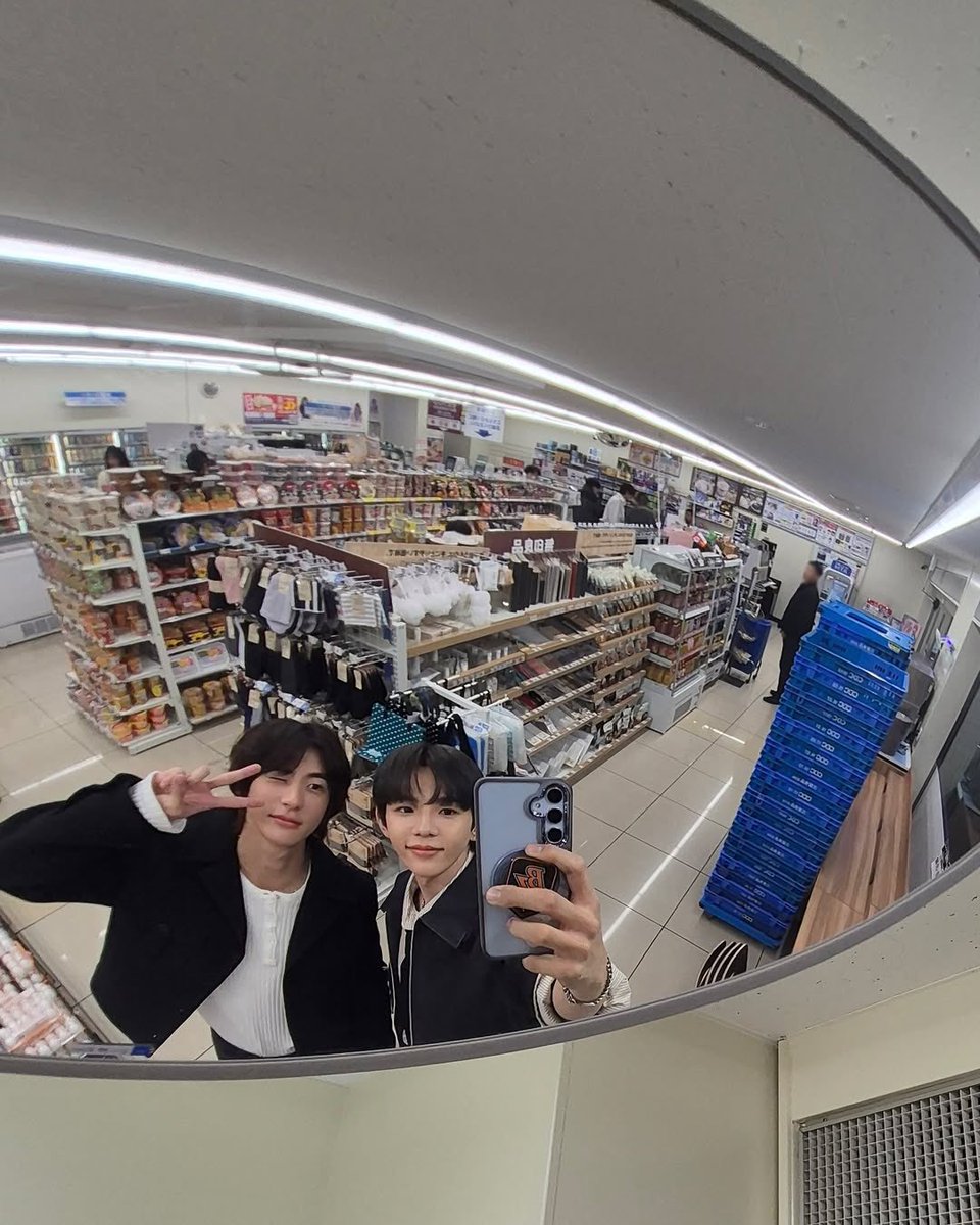 25261o's tweet photo. 간식메이트 쇼핑메이트 되지메이트 군것질메이트 https://t.co/iz9qdWl1ty