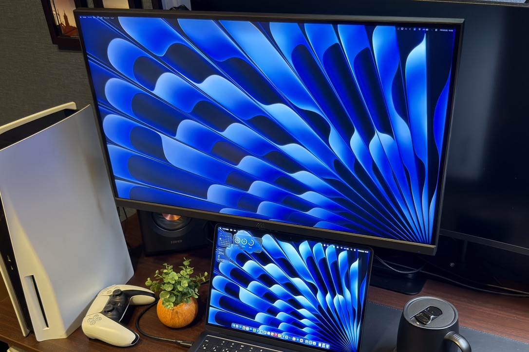 honorevlog's tweet photo. ものすごく時間がかかってしまいましたが、40インチウルトラワイドモニターに次ぐ、4K／フルHDデュアルモードモニター 4X27U2の記事を書き上げました。

今回は、4AM株式会社様（@4am_monitor）より製品提供を受けてのレビューです。
いつもどおり、忖度無しで検証しています。
https://t.co/HqpnG15ig2