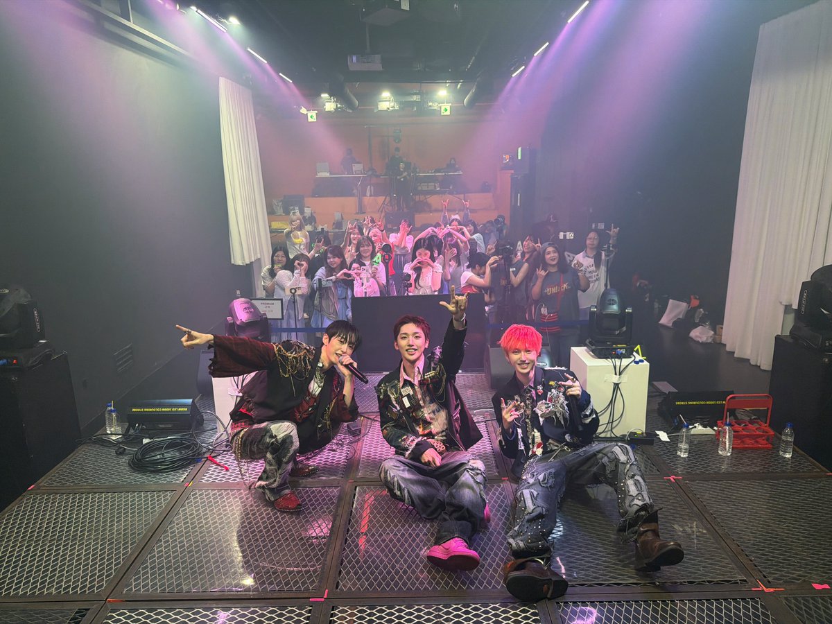 MontOfficial's tweet photo. [📷]

260711 UNLOCK SUMMER SHOW- CON DAY 1 완료 🎸

오랜만에 만나는 무대들과 돌아온 밴드 몬트 🥁
내일은 더욱 더 신나는 무대로 돌아오니까
열심히 즐길 준비 하고 오기 🔥💚

#몬트 #MONT
#UNLOCK #RUN https://t.co/8OkNq6iuap