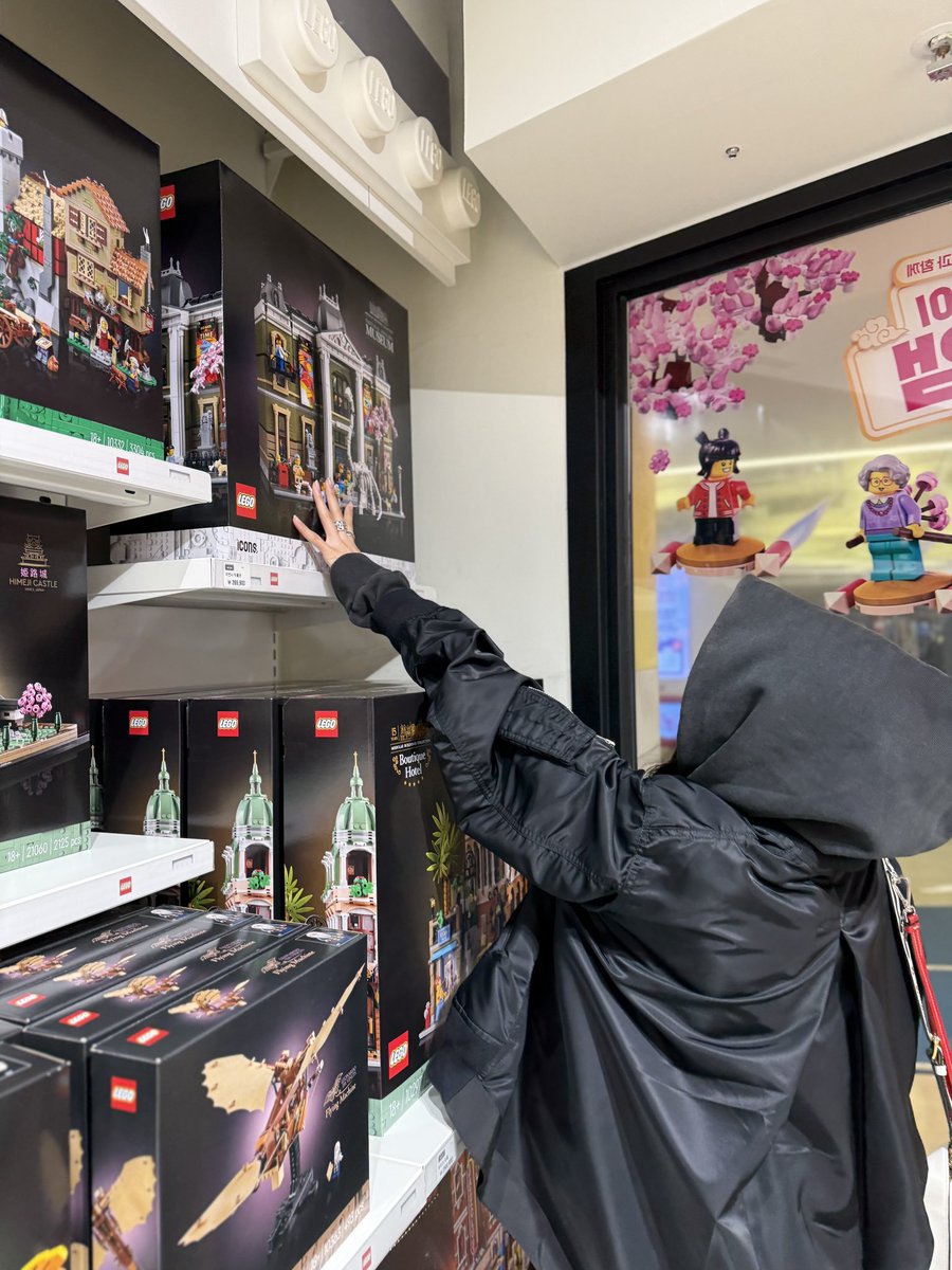 buleism's tweet photo. "siap nemenin si cantik hunting lego" #toniwoni https://t.co/qU11fVAvmg
