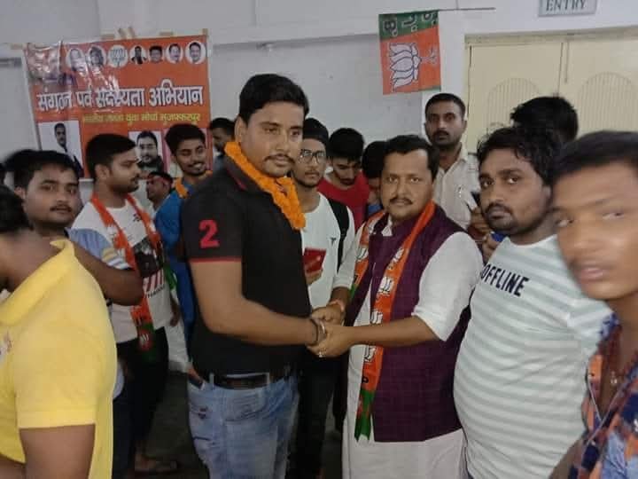 Niteshkumar9570's tweet photo. भाजपा माँ रूपी पार्टी है। इसी विचारों को मानते हुए हमने स्वयं  को पार्टी को समर्पित कर दिया चाहे पटना में लाठी भी खाई हमने मुज़फ़्फ़रपुर में रैली के दौरान करंट भी लगा लेकिन पार्टी के लिये आज भी अपना सर्वस्व न्योछावर है।घर,रिस्तेदार और गाँव के लोग ताना देते रहते है.
@NitinNabin ji https://t.co/tPnMrhOW9G