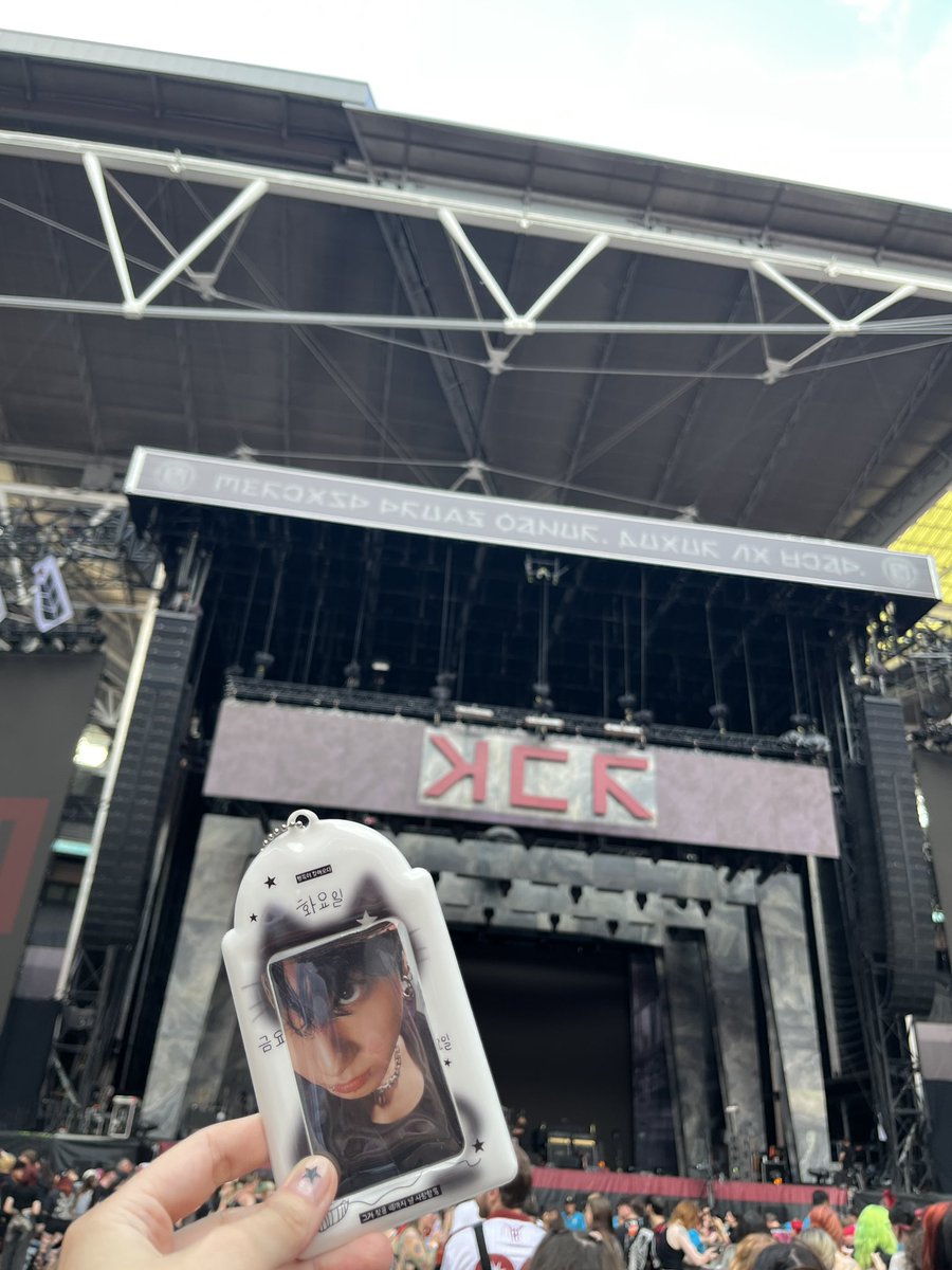 ari ✷ sofi century tweet media