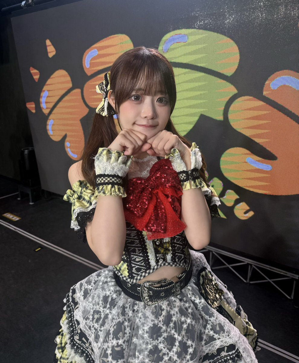 teratera_kudo's tweet photo. 定期公演Vol.18ありがとうございました！☀️

新体制初の定期公演、どうでしたか～？✨
私はめちゃくちゃ楽しかったです！！💓
でもやっぱり悔しい点もあって…。
もっともっと成長した姿を見てもらえるように、これからも日々頑張ります🌱

赤ペンラ、本当にありがとう❤️
すごく力になりました！！🥺

撮可タイムで撮ってくれた写真も、ぜひいっぱい載せてくれたら嬉しいな🥺📸

そしてテラテラ3番勝負、第1回目はクイズ対決でした！✍️
思ってたより難しかった～🤣🤣
県名も間違えちゃったしね…😂笑

でもめななんと一緒に最後まで頑張りました！💛
まだまだ優勝は諦めてません🔥
次こそ勝つぞーー！！✊❤️