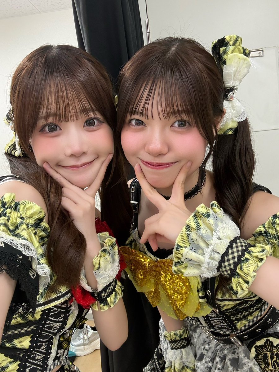 teratera_kudo's tweet photo. 定期公演Vol.18ありがとうございました！☀️

新体制初の定期公演、どうでしたか～？✨
私はめちゃくちゃ楽しかったです！！💓
でもやっぱり悔しい点もあって…。
もっともっと成長した姿を見てもらえるように、これからも日々頑張ります🌱

赤ペンラ、本当にありがとう❤️
すごく力になりました！！🥺

撮可タイムで撮ってくれた写真も、ぜひいっぱい載せてくれたら嬉しいな🥺📸

そしてテラテラ3番勝負、第1回目はクイズ対決でした！✍️
思ってたより難しかった～🤣🤣
県名も間違えちゃったしね…😂笑

でもめななんと一緒に最後まで頑張りました！💛
まだまだ優勝は諦めてません🔥
次こそ勝つぞーー！！✊❤️