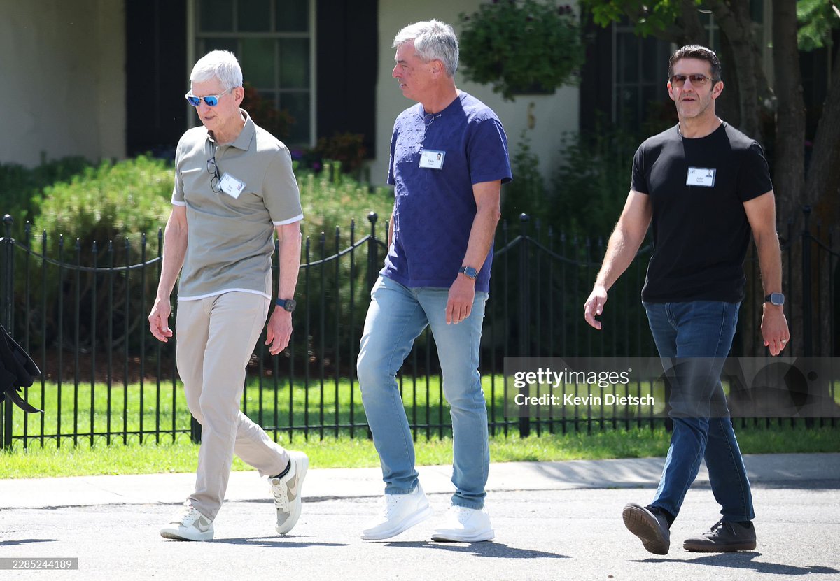 AbbasiSeddique's tweet photo. Just look at the physique difference b/w Altman and upcoming CEO John Ternus (Black Shirt), Ternus will eat him alive in breakfast 😂🤣.. btw if Apple claims are true then OpenAI played dirty it's physical product should be banned and classified as copyright infringement or Apple property.