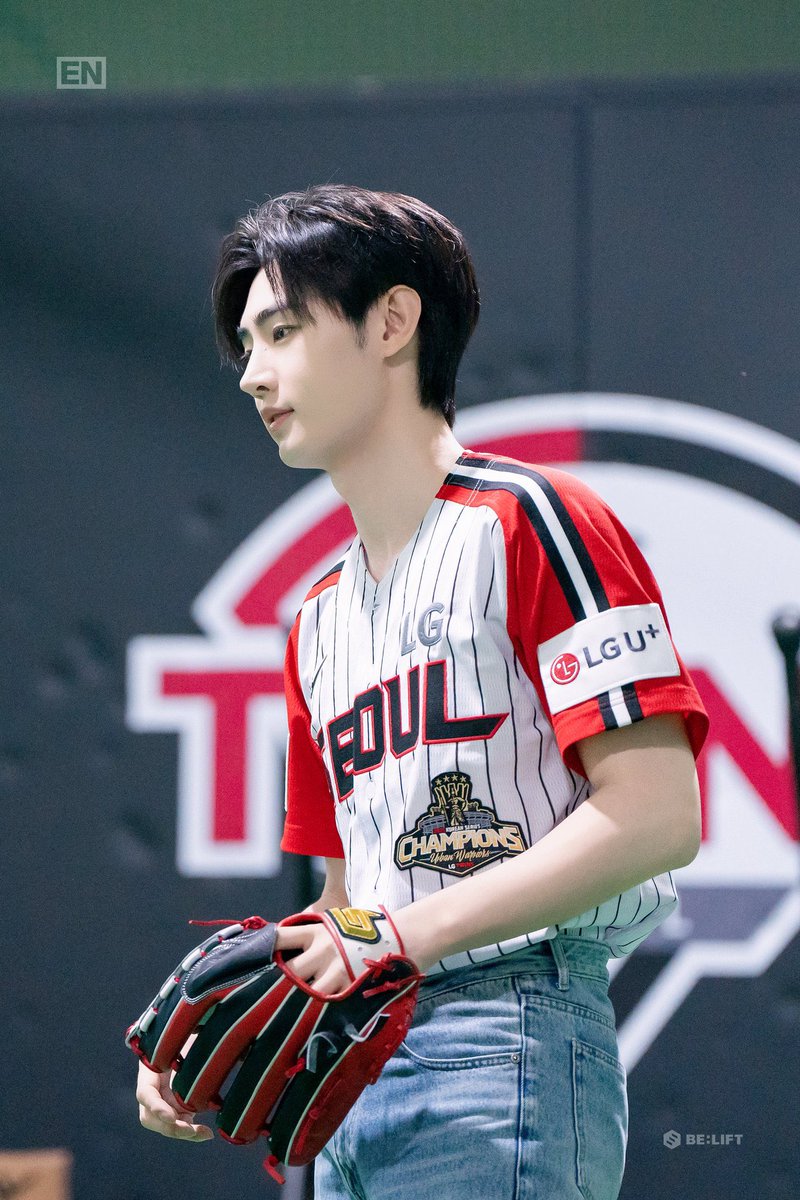 pshmew's tweet photo. sunghoon ⚾️ https://t.co/88qY5tksfz