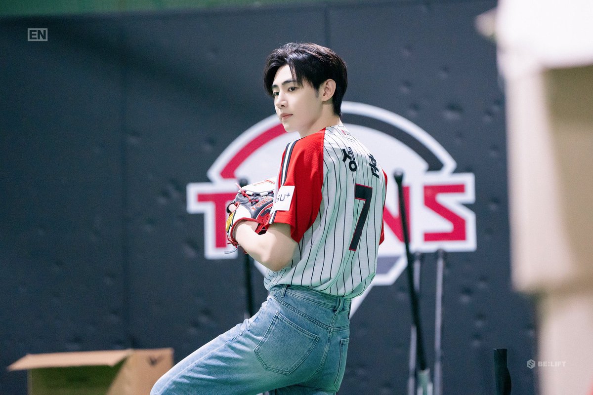 pshmew's tweet photo. sunghoon ⚾️ https://t.co/88qY5tksfz