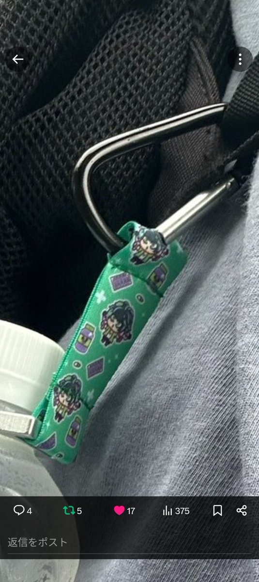 Rakusanda's tweet photo. ペットボトルホルダーの柄の向きいちょさんのが正しいの嬉し~って思ってたらあまりにも付け方不安すぎたｮ😇 https://t.co/cOCXfqILVH
