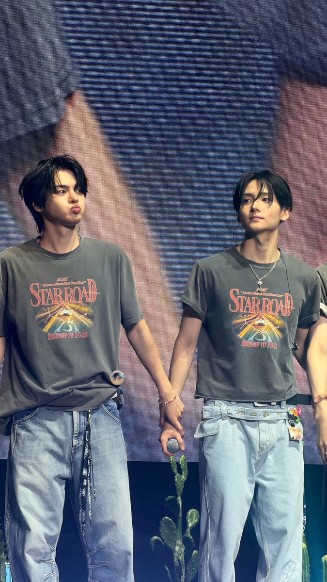 ozeemono's tweet photo. 왼쪽에 졸귀한명 있다고 함…💕 https://t.co/6IL7ZNriCG