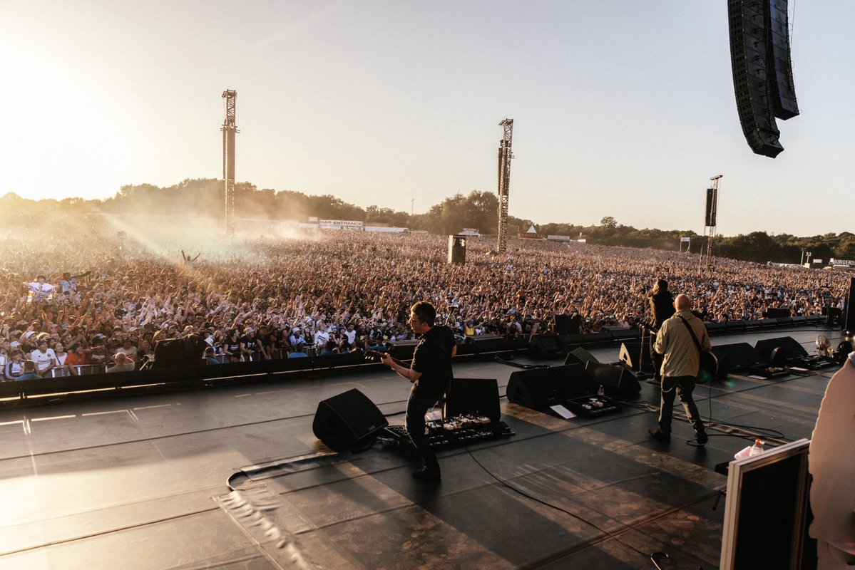 NoelGallagher's tweet photo. MANCHESTER 🐝
Heaton Park - One year!
#OasisLive25 https://t.co/o4od9lZT4j