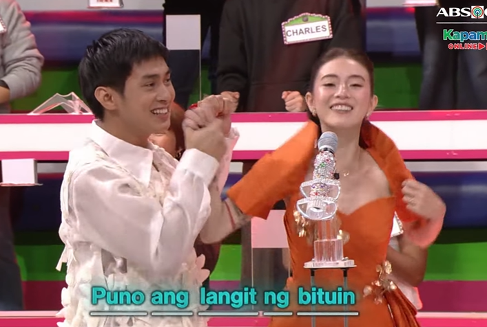 syne_2418's tweet photo. nakatama rin sila ahahahaha 

JMFYANG EVERYBODY SING https://t.co/PkfD48h3E3