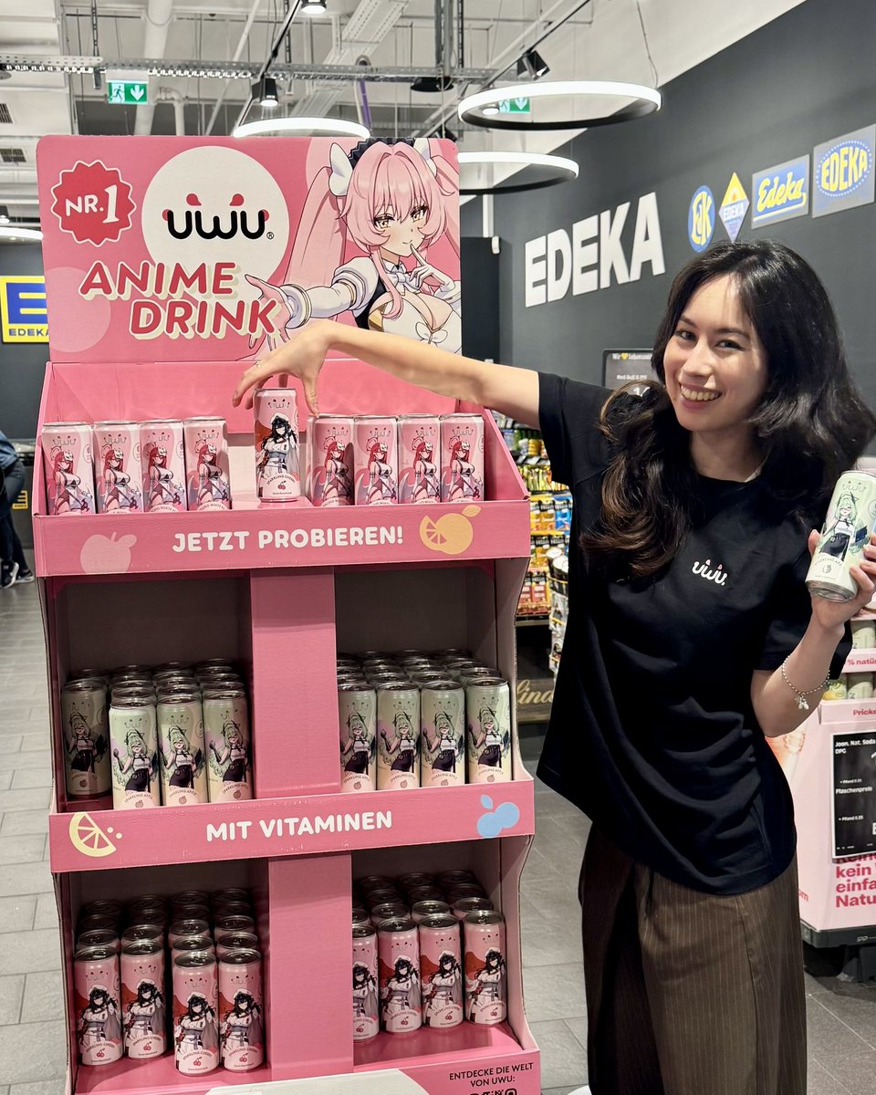 uwudrink's tweet photo. UWU jetzt in ausgewählten EDEKA-Märkten! 💛

Gönn dir die Anime-Erfrischung für den Sommer und check unseren Store Locator, um einen teilnehmenden Markt in deiner Nähe zu finden. ☀️

Dein EDEKA-Markt hat UWU noch nicht im Sortiment? Dann frag gerne direkt vor Ort nach UWU! ✨ https://t.co/iL2MZn0jOc