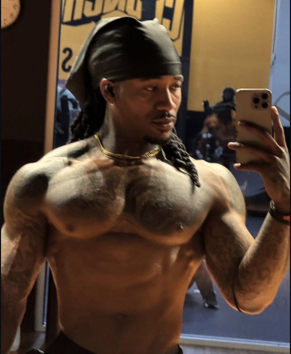 ZenGcrden's tweet photo. Malik Zen
31. Hypersexual. Your favorite. Your girl's favorite. A big teddy bear. https://t.co/72Jjbffhgx