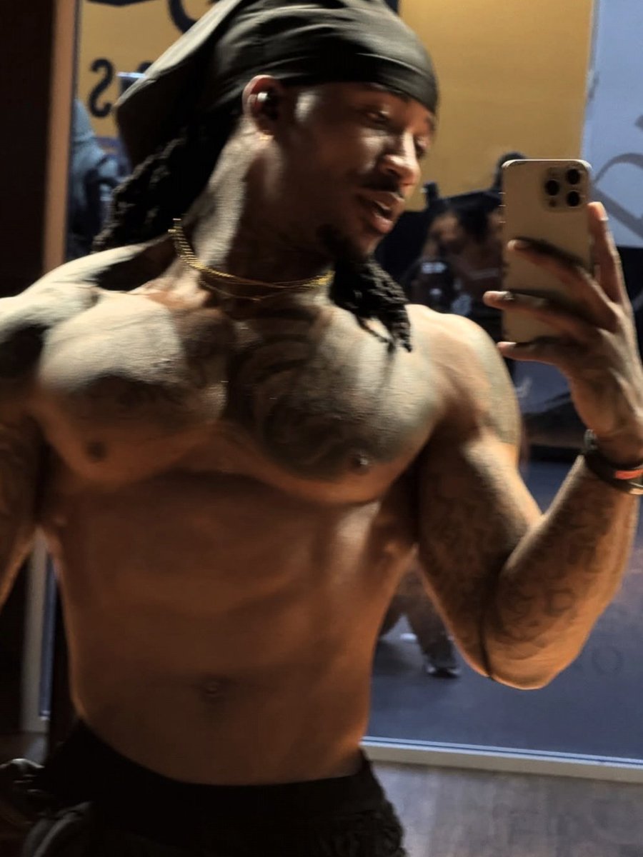 ZenGcrden's tweet photo. Malik Zen
31. Hypersexual. Your favorite. Your girl's favorite. A big teddy bear. https://t.co/72Jjbffhgx