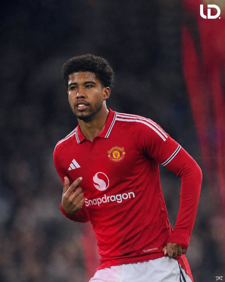 UtdDistrict's tweet photo. 🚨 | Andrey Santos was at Carrington this morning but did not participate in today’s session.     

He is expected to begin training with the #mufc squad on Monday.

[@Djaameel_] https://t.co/tAnLU3O1lc