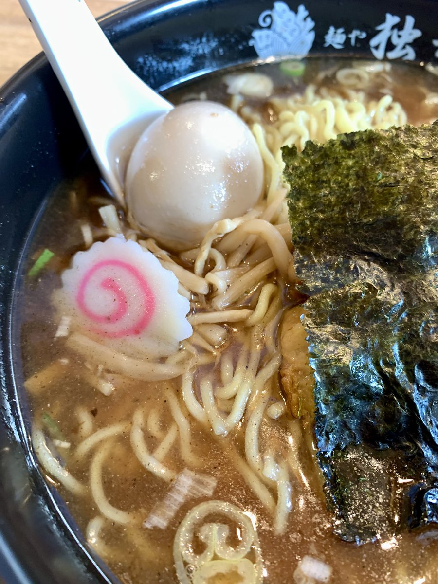 super_gash's tweet photo. 2026.7.11（土）
麵屋独歩昭島本店@中神

お昼をかなり過ぎての訪問ながら
外待ちありの人気店です☺️

オーダーは上魚介中華そば 
スタンプ5個でチャーシューをTP

熱々のスープがいいんだよねー👍
ホロホロチャーシューに半熟味玉🥚
安定した一杯がめちゃ美味でした〜👏
ごちそうさまでした〜🙏 https://t.co/p51GGvhGVR