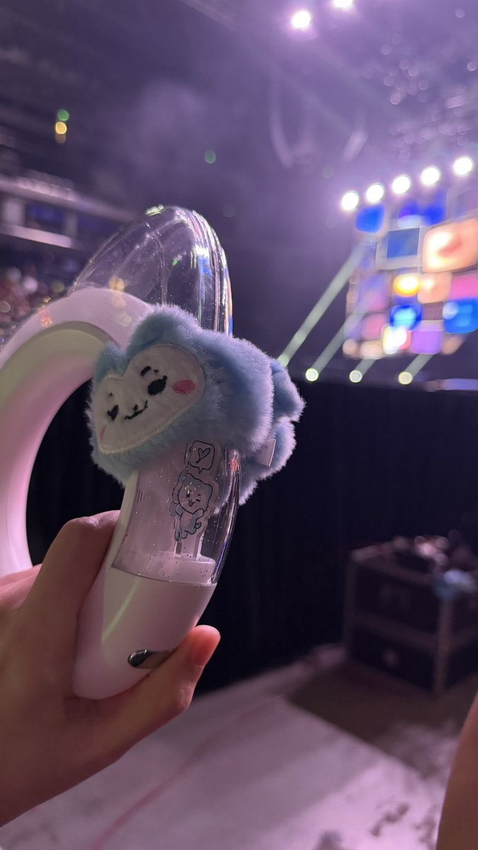 lalisaa_ryujin's tweet photo. Gusto ko lang mag thank you sa nag offer ng space sa akin na midzy sa barricade
#ITZY #ITZYinMANILA #ITZY_TUNNELVISION_MANILA #ITZY_WORLD_TOUR https://t.co/7Xpahj5vmE