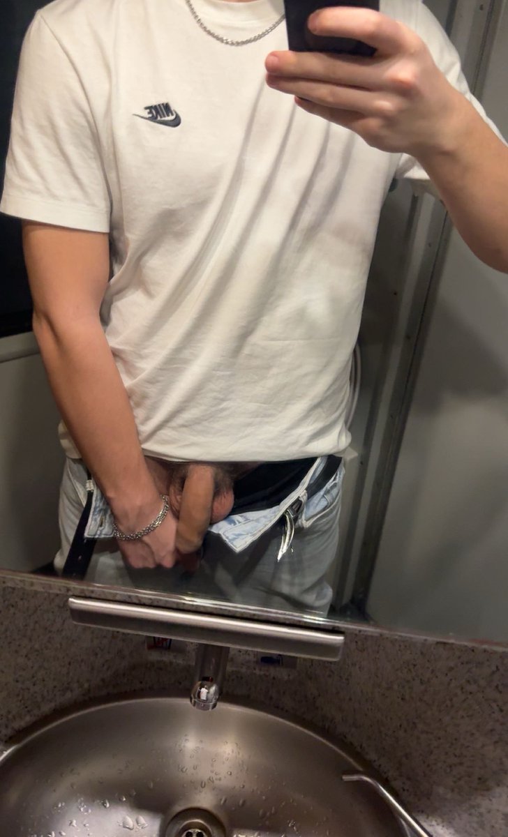 HungTheeoo's tweet photo. Who would’ve thought train bathrooms look this good?
#nsfwtwtًً #teen #gay #hung https://t.co/nfXOJ9GRwE