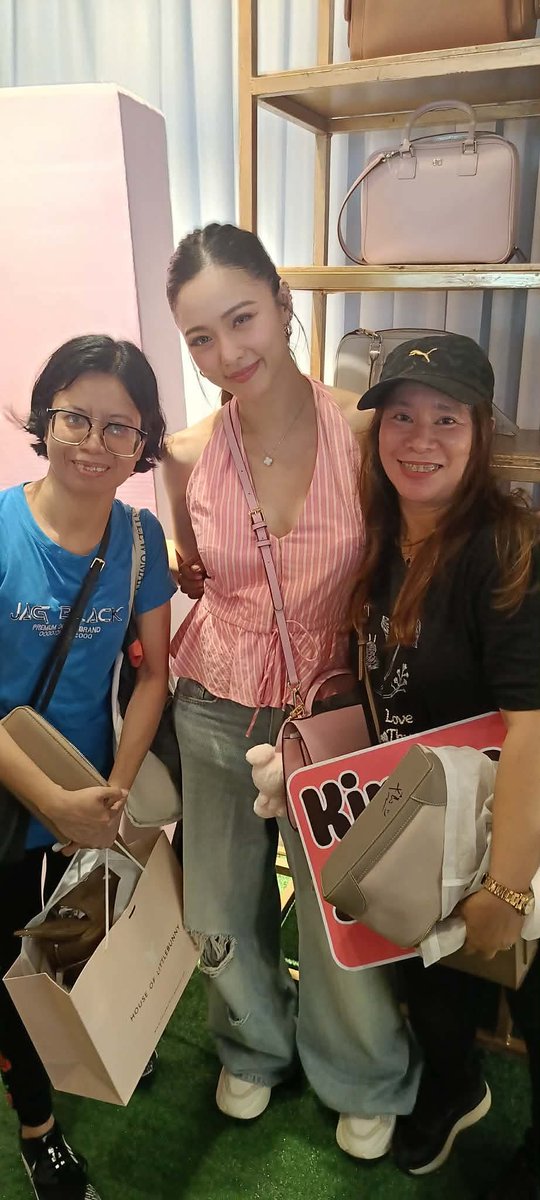xutiels's tweet photo. Thank you kim ung nagulat cia kc present ka sa opening nia grabe dw kmi ah andun tlga dw kmi. Sabi ko nga ganyan ka namin kamahal for support anu man mangyari nakaka touch dw ❤️ https://t.co/gTH0mDx0Wj