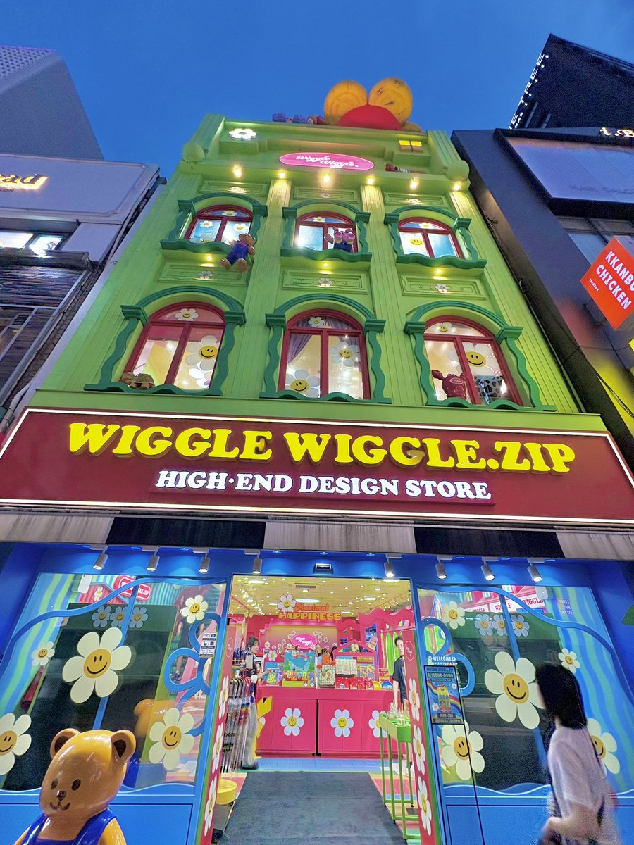 rua_riyu's tweet photo. 韓国のwiggle wiggle本店でポケモンコラボのグッズが一足早く買えた！💕
韓国でも一昨日から発売だったんだたけど店舗によってはパジャマ売り切れてたので良かった😭
値段も日本より3000円くらい安かったよ https://t.co/rImTNzaEJp