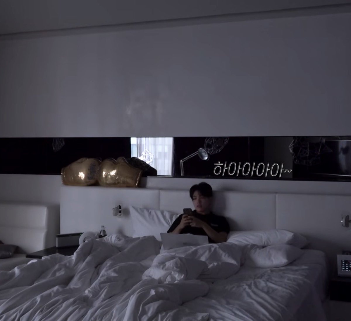 AM2THL1U's tweet photo. hongjoong said he spent three days in bed leaving it only for meals and bathroom breaks i mean who’s even surprised https://t.co/V4RQ5qVfC2