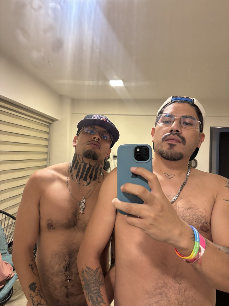 henry_henbruk's tweet photo. Que rico amanecer con este chacal 🥵 https://t.co/QAFmaX7VIC