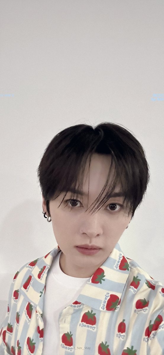 J_Suv_Stay's tweet photo. ✨ Wallpaper / lockscreen Stray Kids 💫

[SKZ-BEHIND📸] 🍅
part 2/8
#wallpaper_StrayKids
#LeeKnow #리노 
#SKZCODE #스키즈코드
