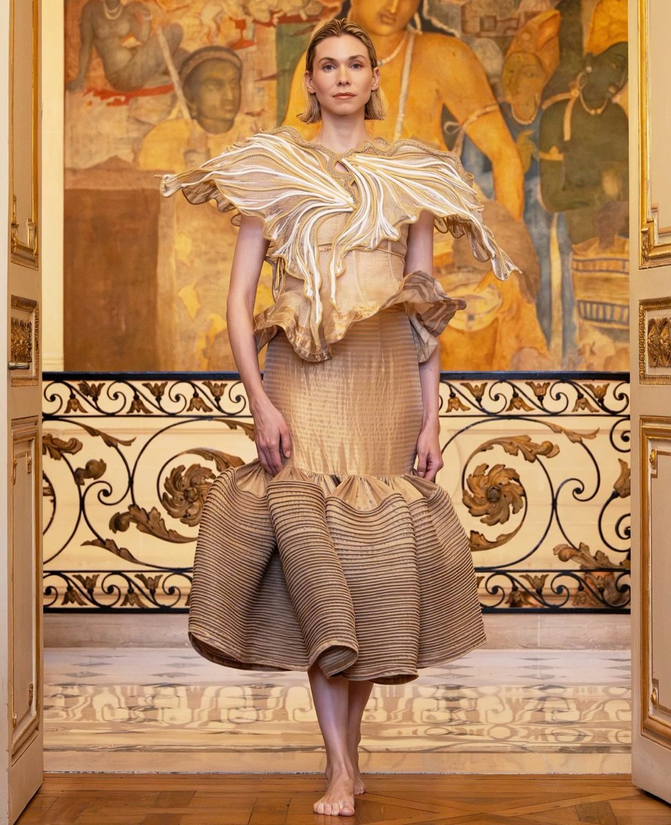 TheDesiCore_'s tweet photo. Vaishali S returned to Paris Haute Couture Week with her thirty-piece handloom couture collection for F/W 2026 — "SWAYAM". ᨳଓ https://t.co/2TUfC1o8pm