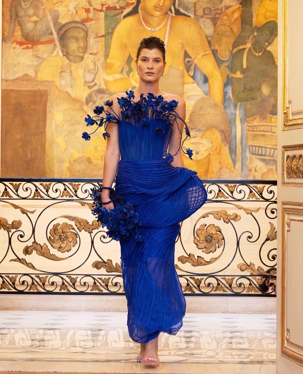 TheDesiCore_'s tweet photo. Vaishali S returned to Paris Haute Couture Week with her thirty-piece handloom couture collection for F/W 2026 — "SWAYAM". ᨳଓ https://t.co/2TUfC1o8pm
