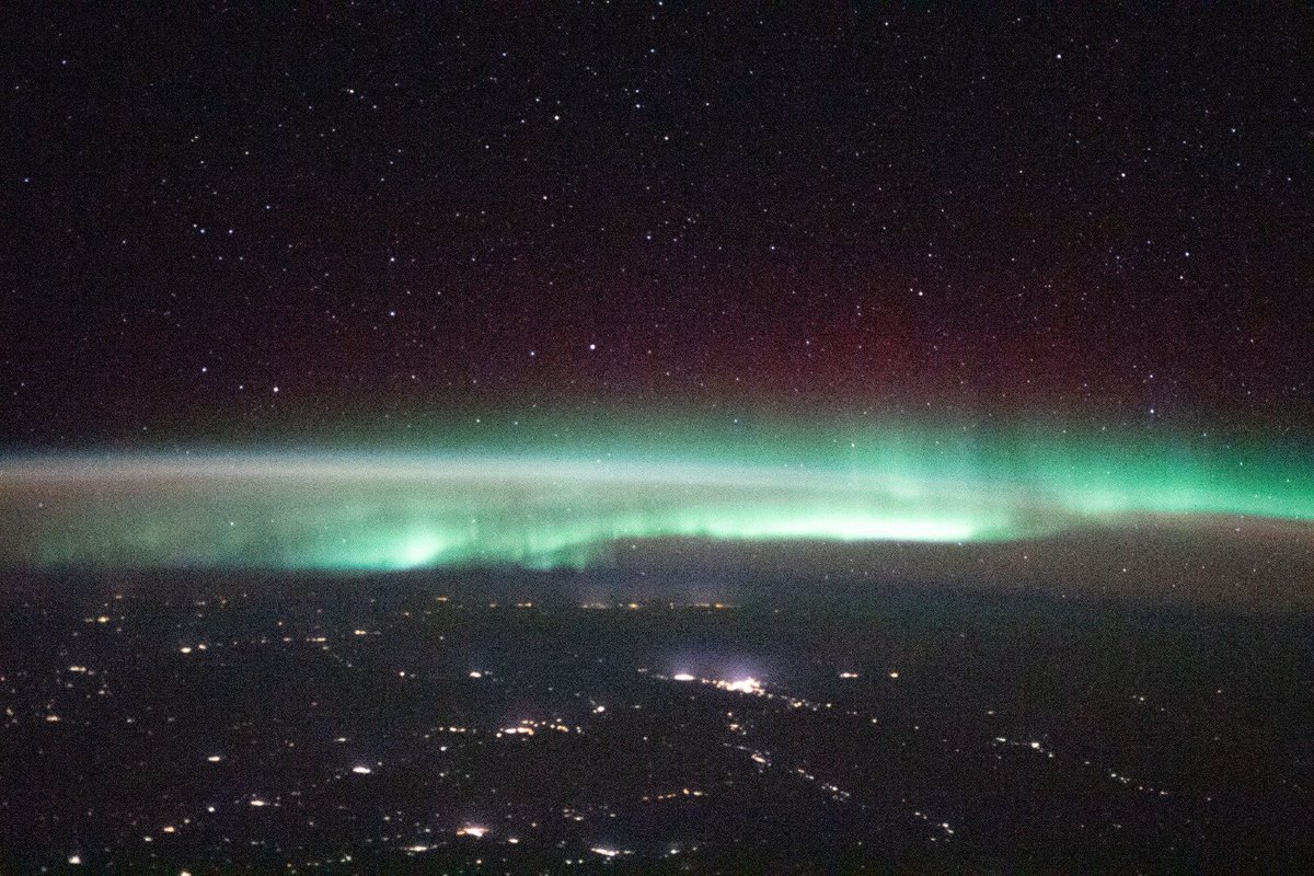 CosmosAtlasAI's tweet photo. "A DARK UNIVERSE FULL OF LIGHT: THE HIDDEN REASON BEHIND SPACE'S DARKNESS" - Kavya Choudhary 
.
Answering the most fascinating question ever: "Why is the night sky so dark if there are so many stars?"
.
Link to the full article on LinkedIn is in the comments.
#contentwriting https://t.co/3Bti2tHDNx