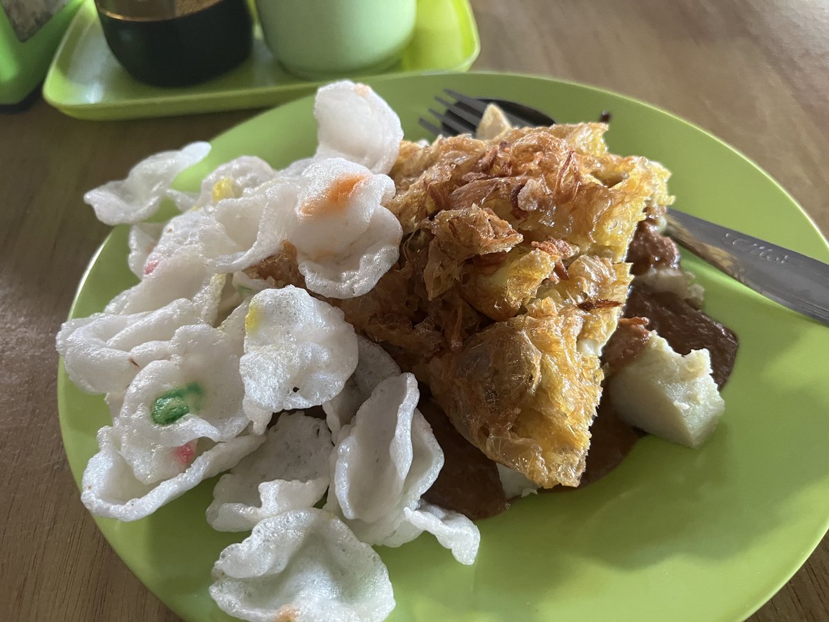 prizaB's tweet photo. Tahu goreng sekumpul 🍮 https://t.co/QEfSSXptzF