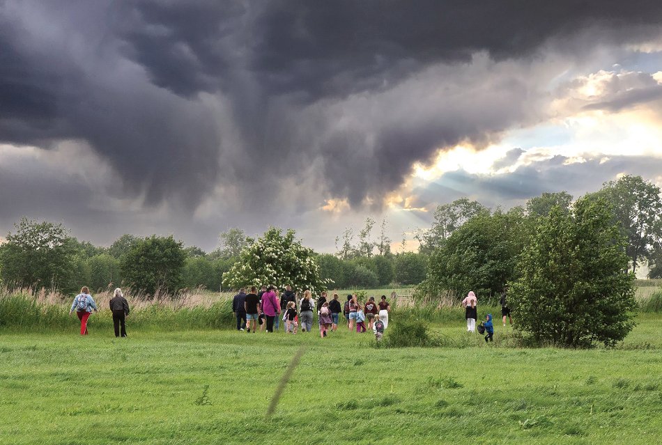 gruttegelf's tweet photo. Gezellige Avond4daagse trekt ruim 120 wandelaars https://t.co/uv7f4QBzp6 #surhuizum #augustinusga https://t.co/BbiK2d621O