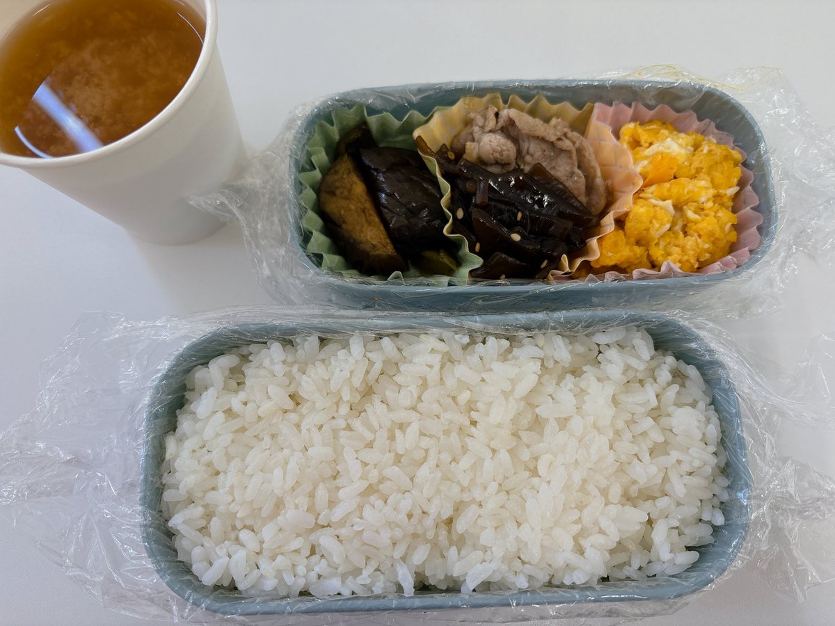 a3_yky's tweet photo. これは先日おかずとご飯入れる箱がうっかり逆になっててご飯ドカ盛りになっちゃった弁当 https://t.co/6gP9tNpXeq